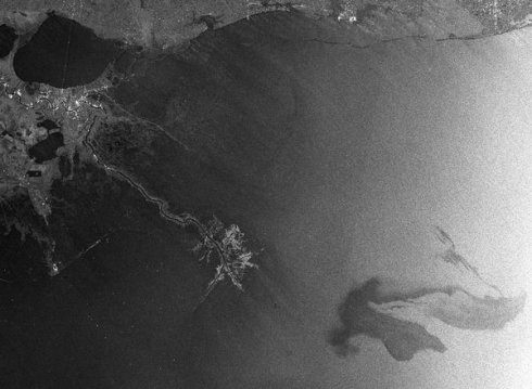 PollDam Oil spill and water5