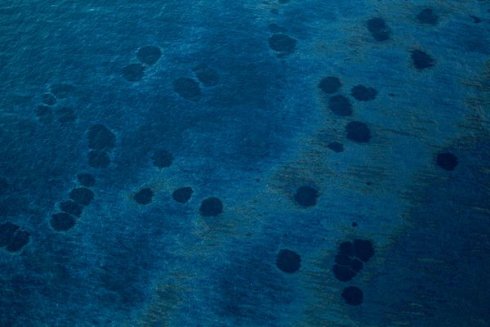 PollDam Oil spill and water3